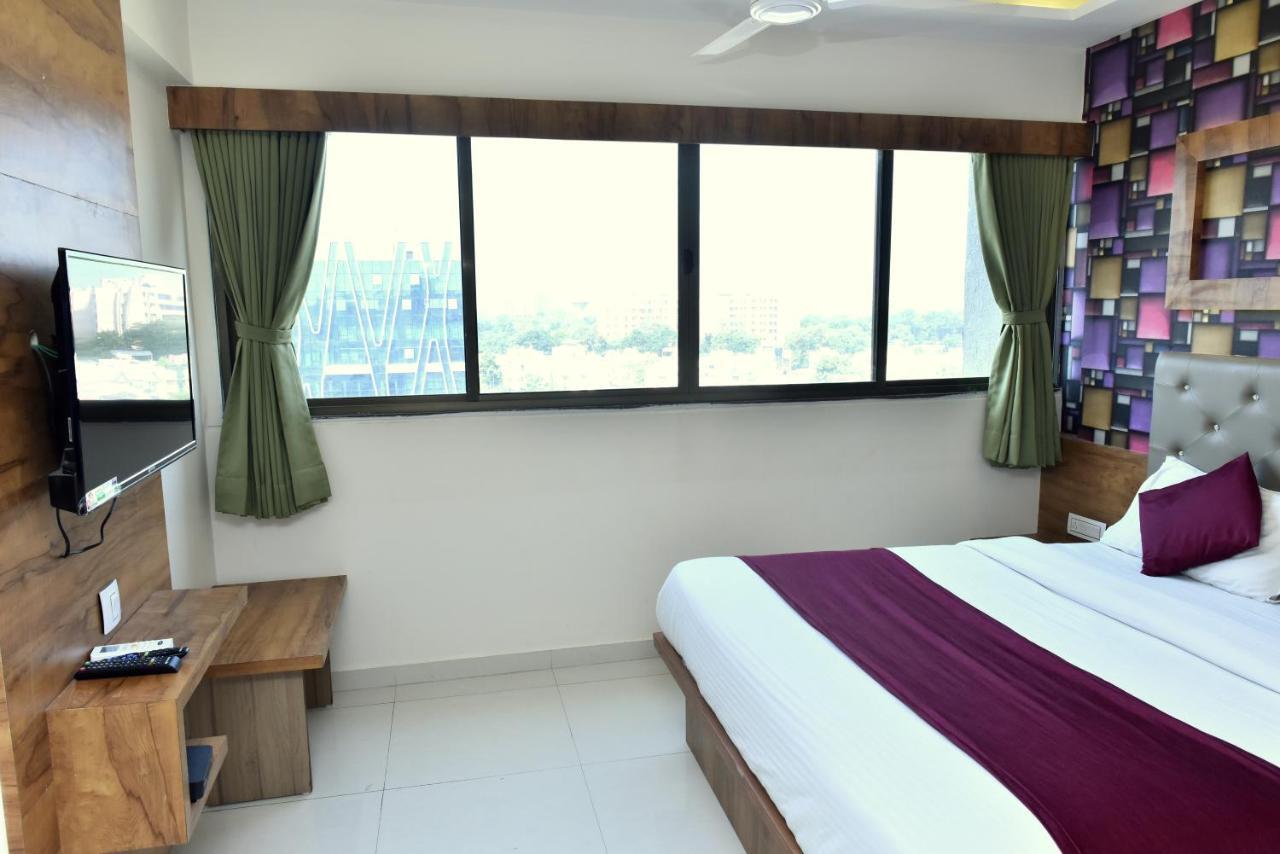 אחמדאבאד Hotel Royal King By Sky Stays מראה חיצוני תמונה