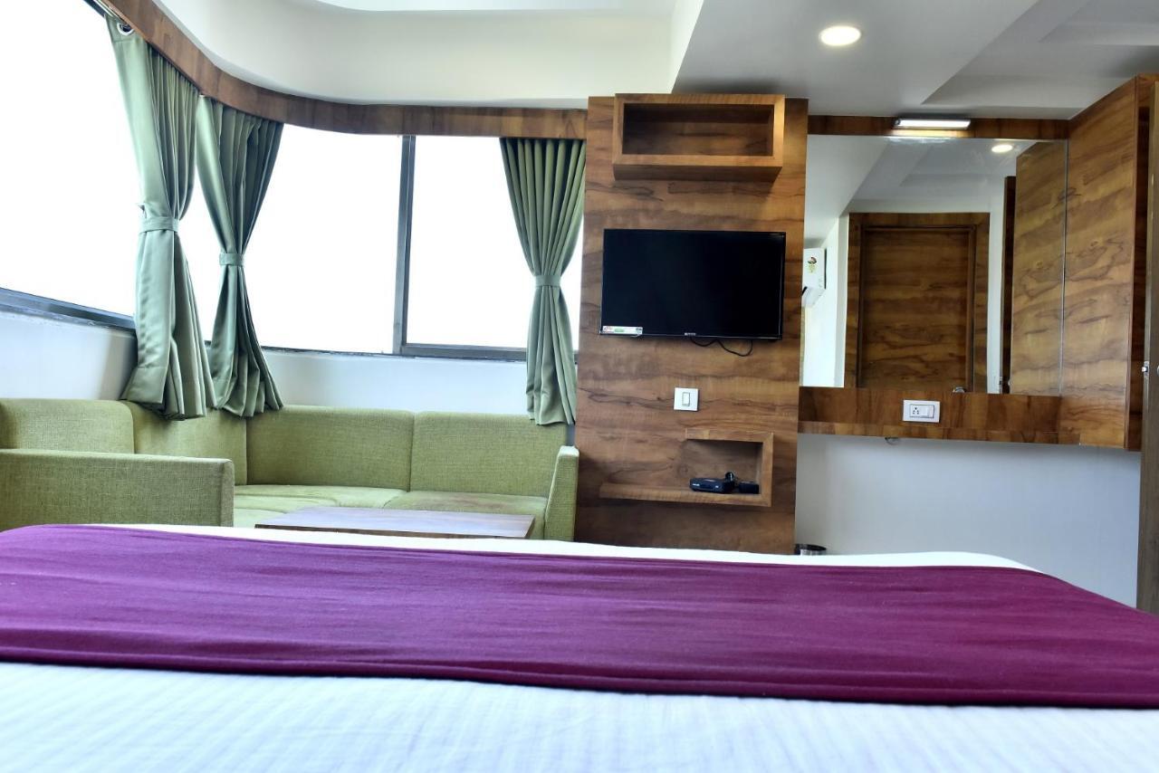 אחמדאבאד Hotel Royal King By Sky Stays מראה חיצוני תמונה